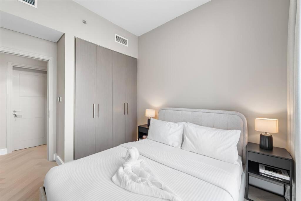 Apartment First Class 3br Fountain & Burj Views Bliss Dubai